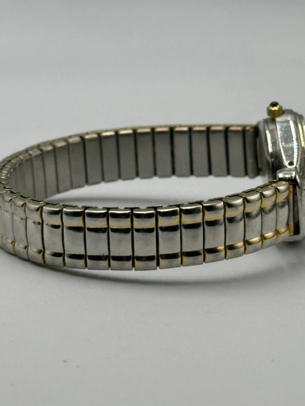 3/$30 Kathy Ireland Watch Women Silver Gold Two Tone Date Stretch Band 6.75